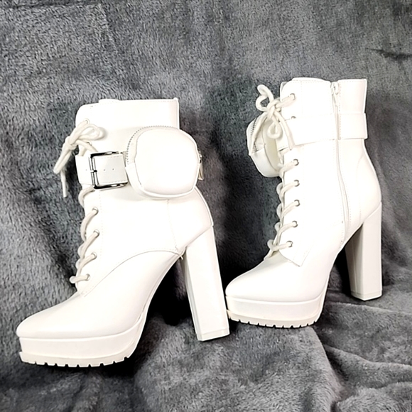 Women's White Boots, Lace up, lug soles with pouch. Shoe Dazzle. Size 7.5. - Picture 2 of 14